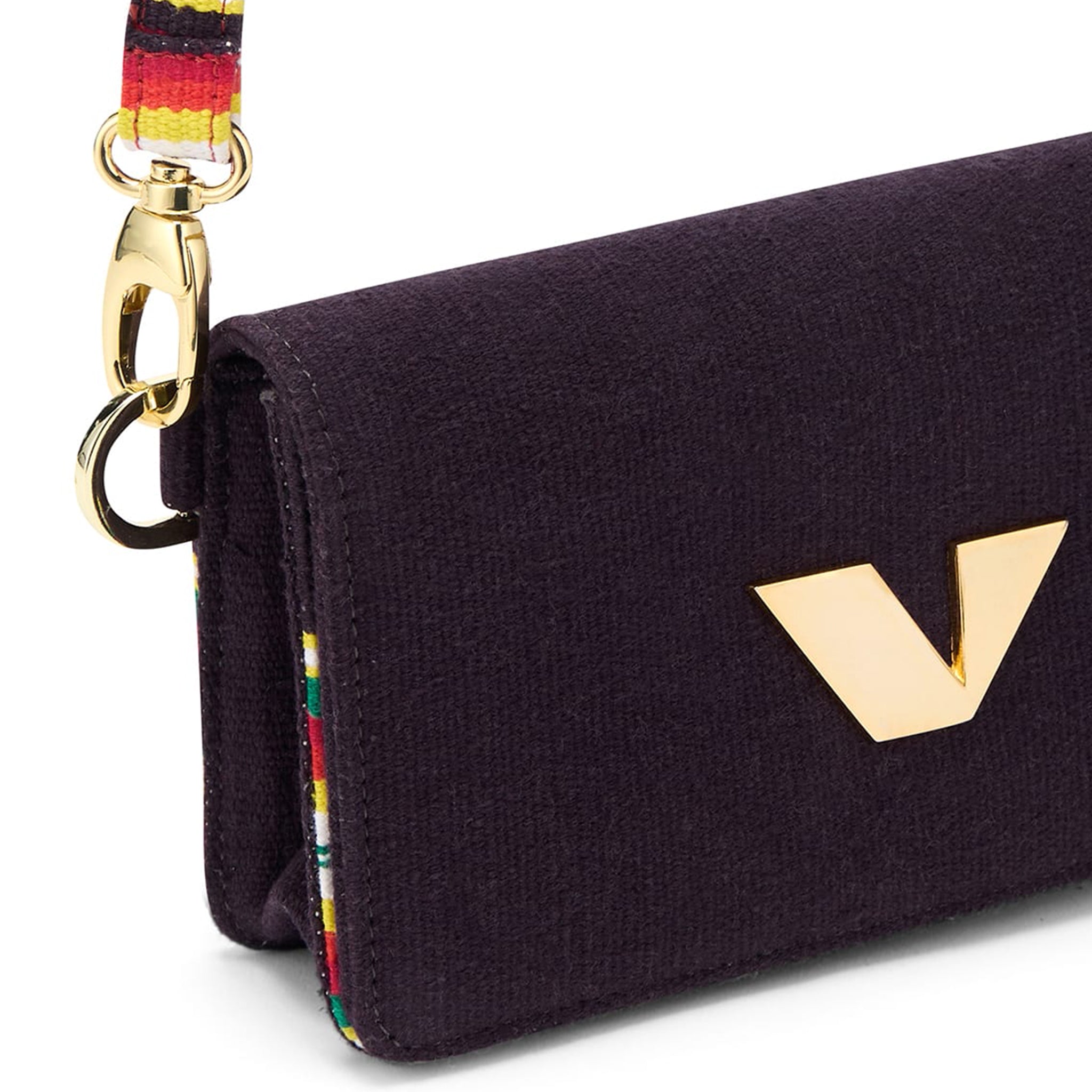 Sustainable travel pouch crafted from GI-tagged Bavani handwoven textile details2