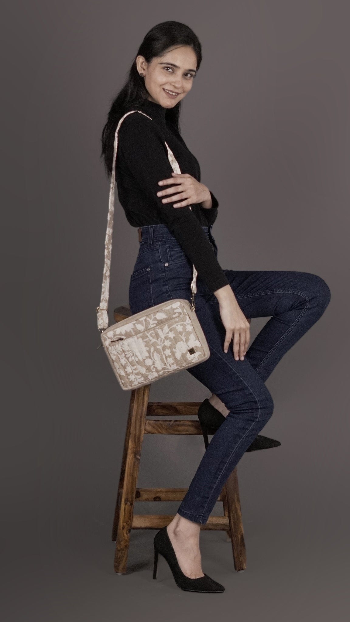vinosupraja Sustainable ethical fashion UAE Dubai Bag The Smart Jute Bag