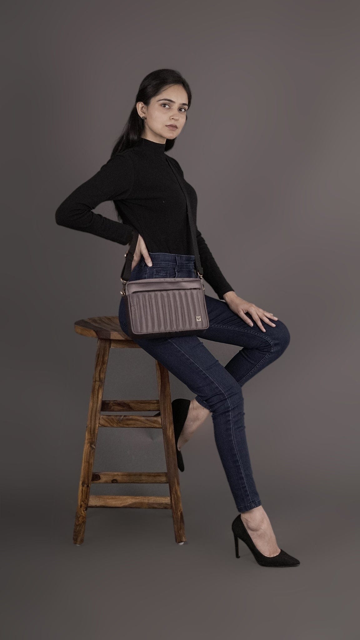 vinosupraja Sustainable ethical fashion UAE Dubai Bag The Shiny Grey Bag
