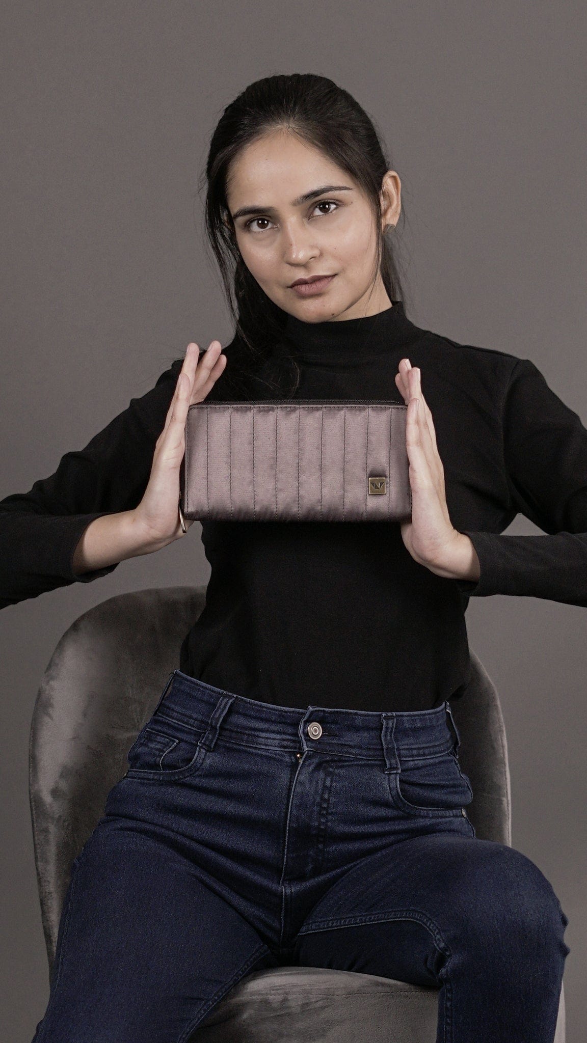 vinosupraja Sustainable ethical fashion UAE Dubai Bag The Shiny Grey Purse