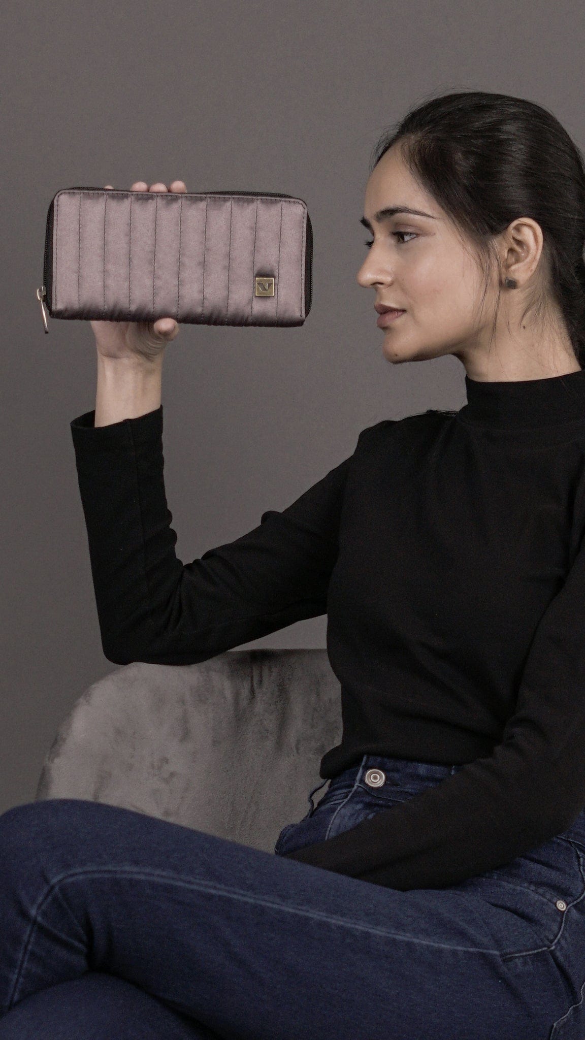 vinosupraja Sustainable ethical fashion UAE Dubai Bag The Shiny Grey Purse